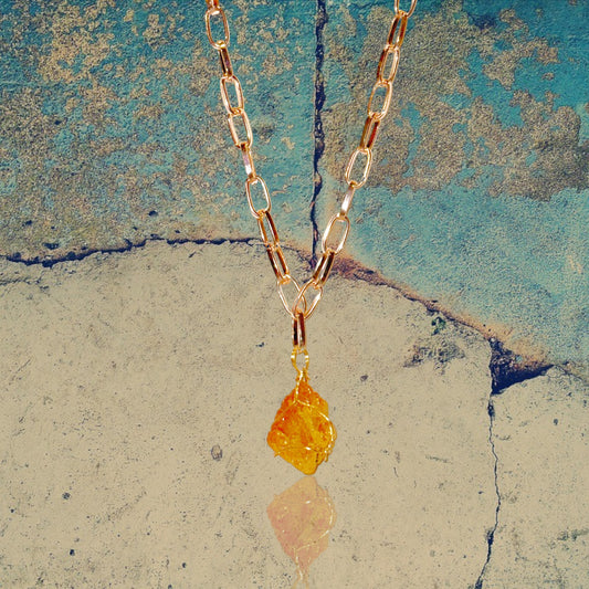 Amber Agate Stone Wire Pendant Necklace